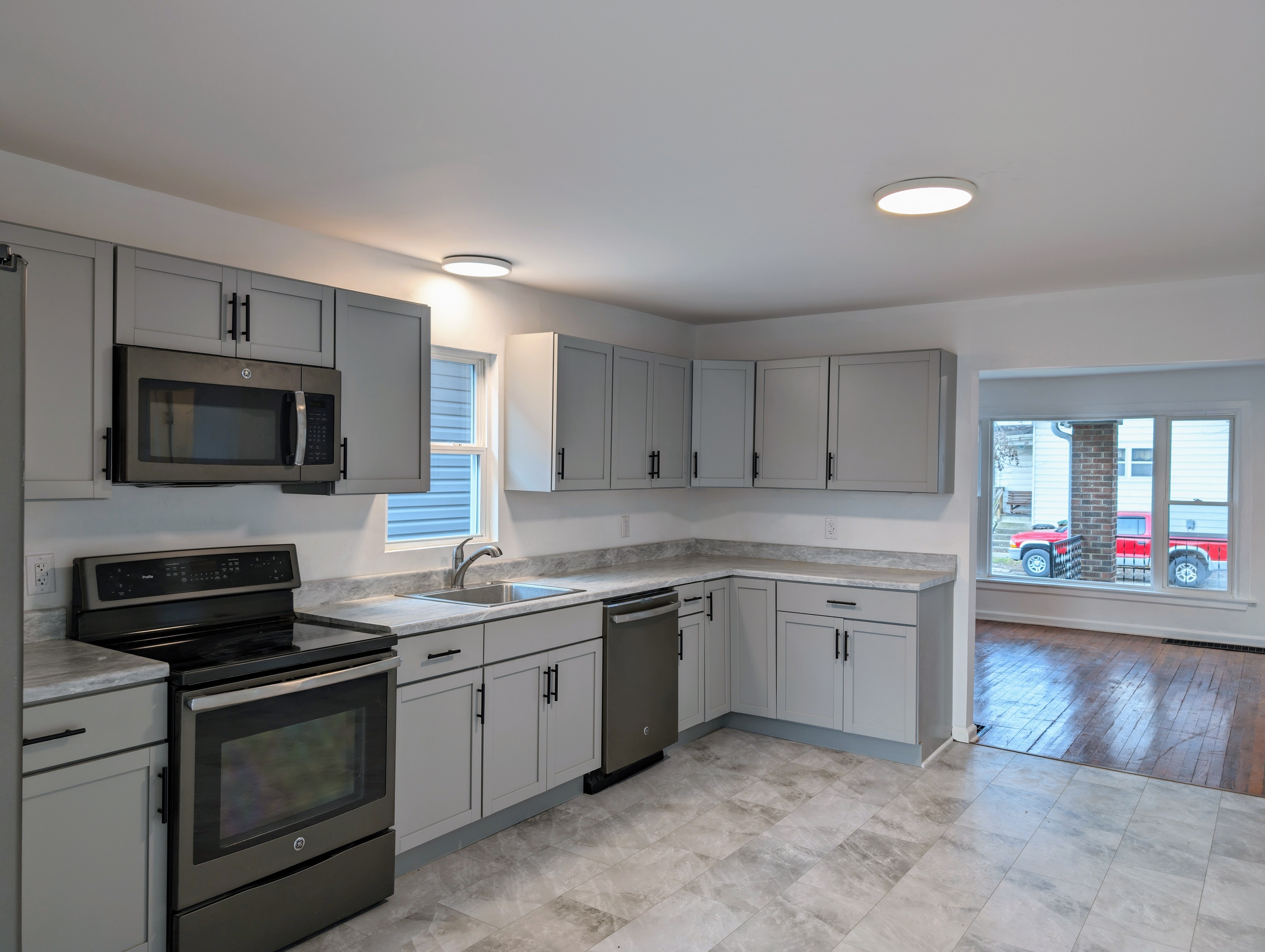 807 Reed Street Columbus, IN 47201 - Photo 7 of 22 Gallery Image 7