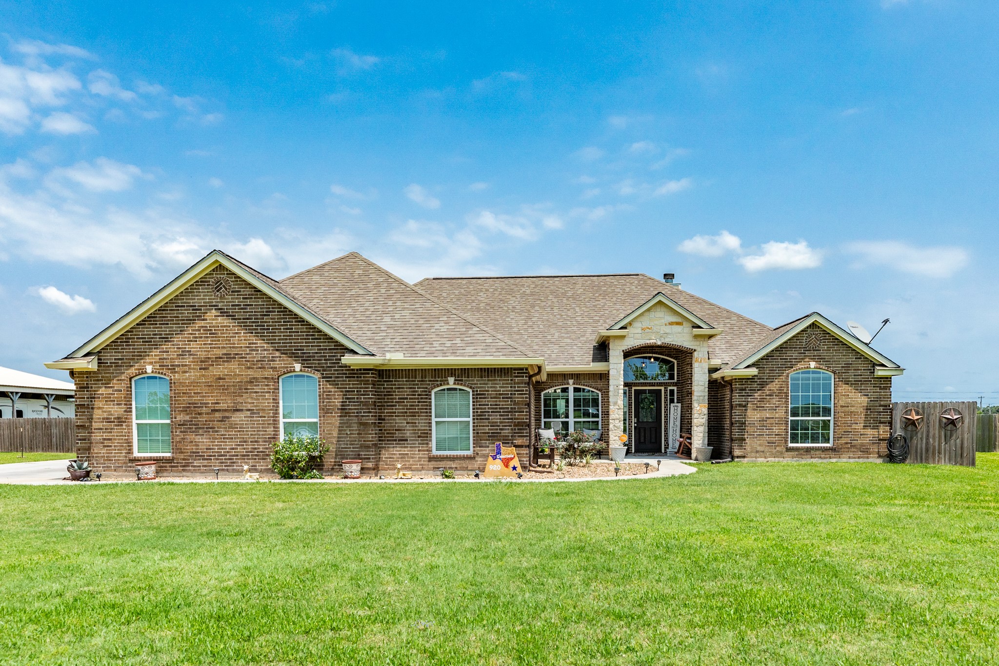 920 Quarter Horse Trail Angleton, TX 77515 - Photo 2 of 18