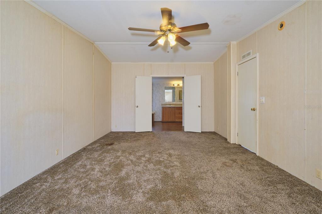 2701 Murphy Road Ona, FL 33865 - Photo 19 of 41 a view of an empty room with a ceiling fan