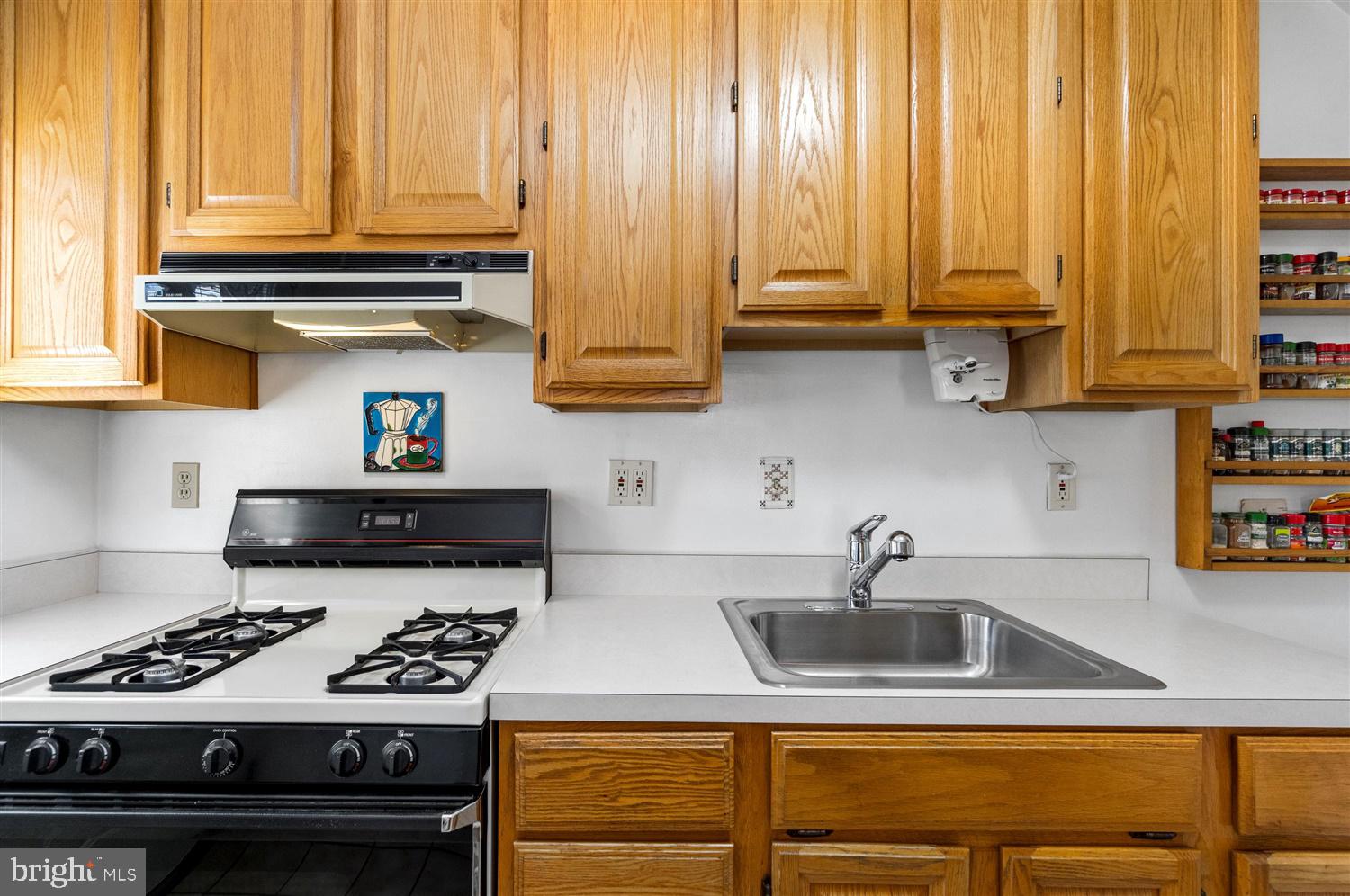 2140 Vailthorn Road Baltimore, MD 21220 - Photo 13 of 30 42" Cabinets