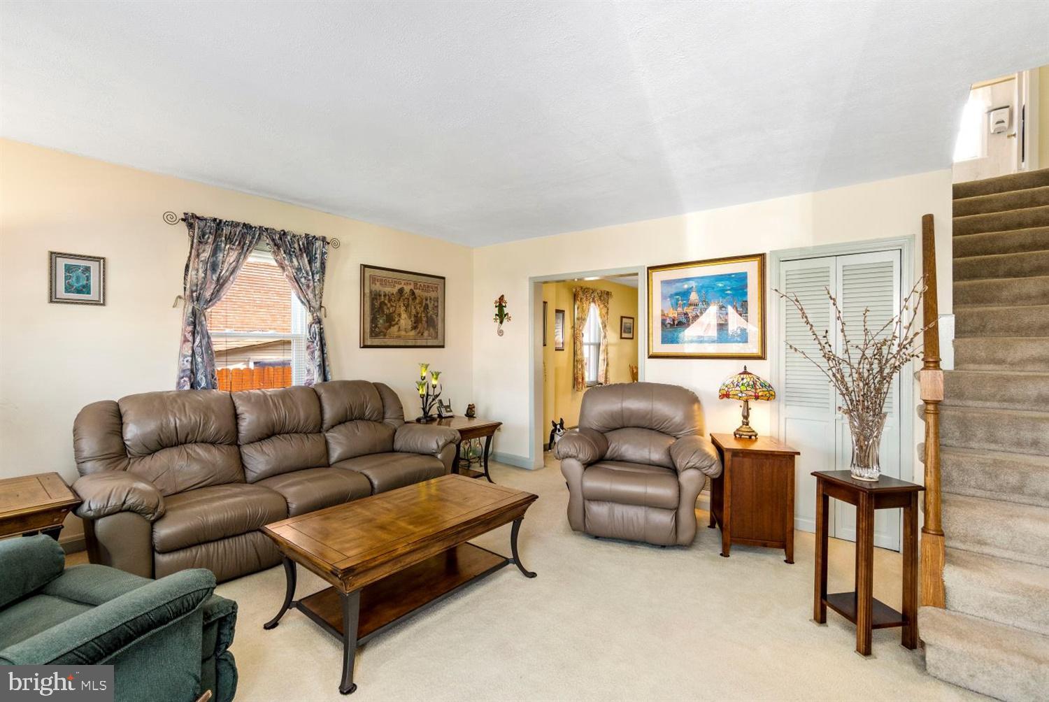 2140 Vailthorn Road Baltimore, MD 21220 - Photo 4 of 30 Living Room