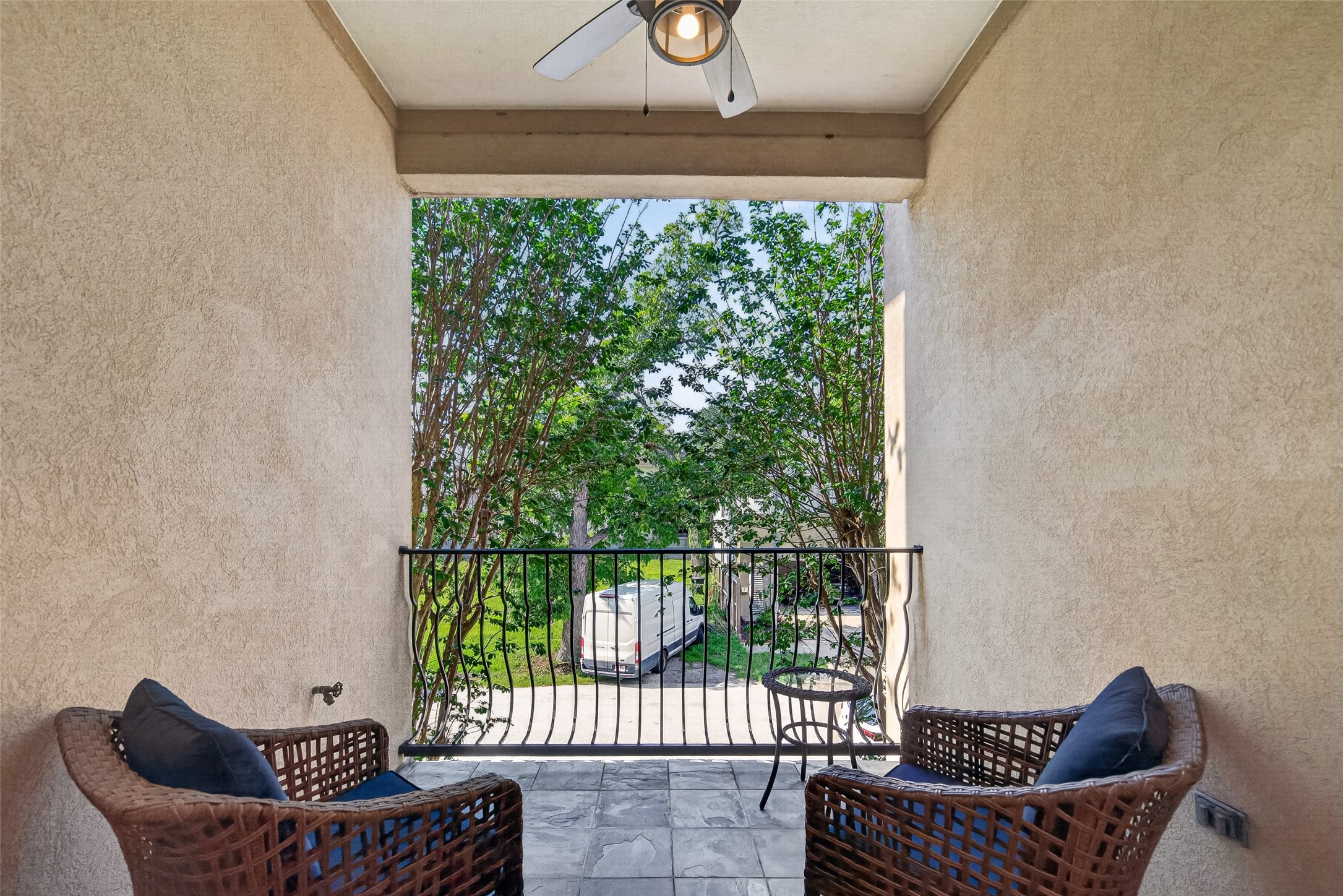 4502 Rose Street Houston, TX 77007 - Photo 15 of 40 Get some fresh air on the second floor balcony!