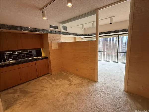$1,600 | 1188 Bishop Street, Unit 2712, Honolulu, HI 96813