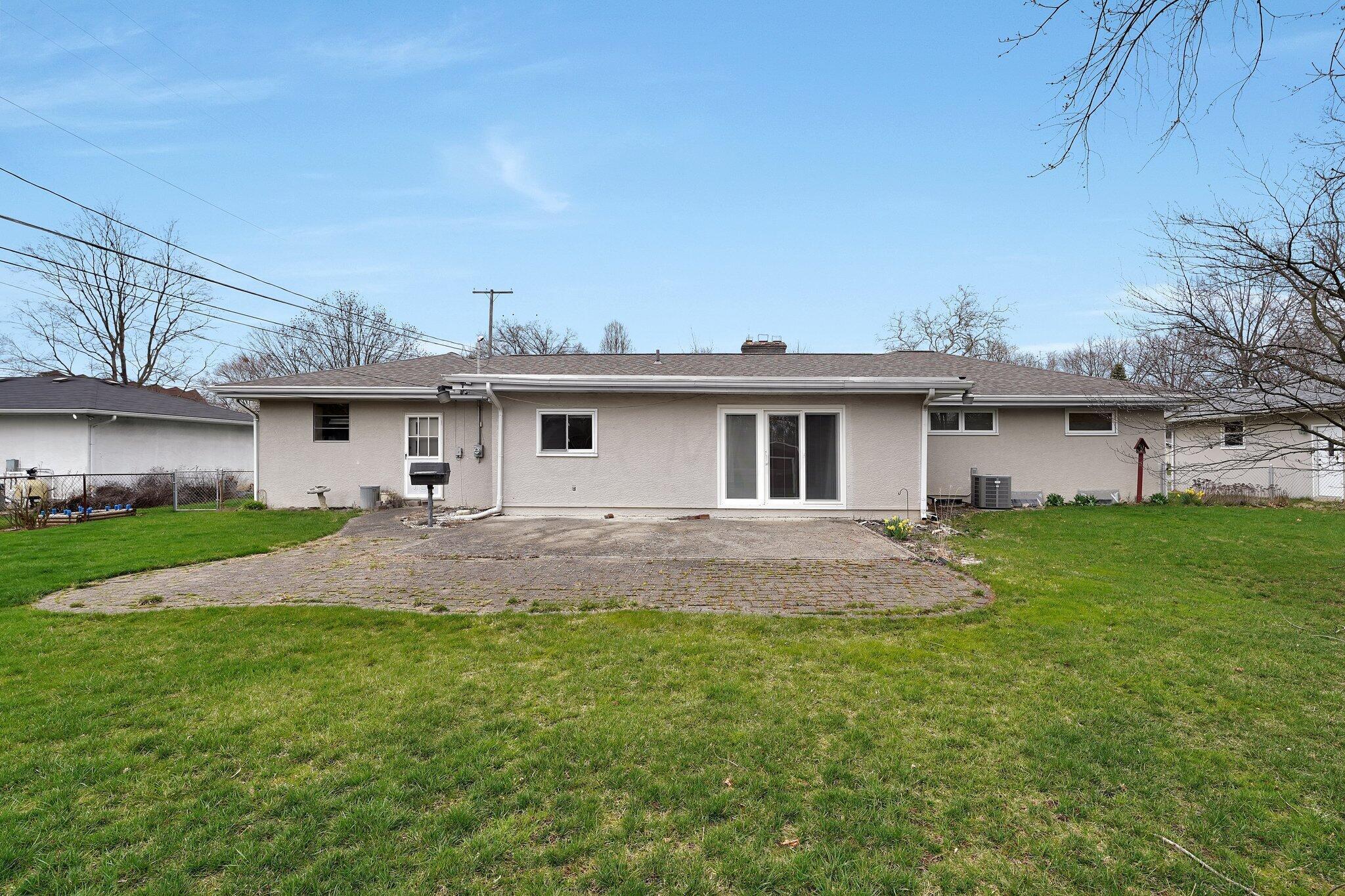 2247 Lytham Road Columbus, OH 43220 - Photo 22 of 24 Rear View