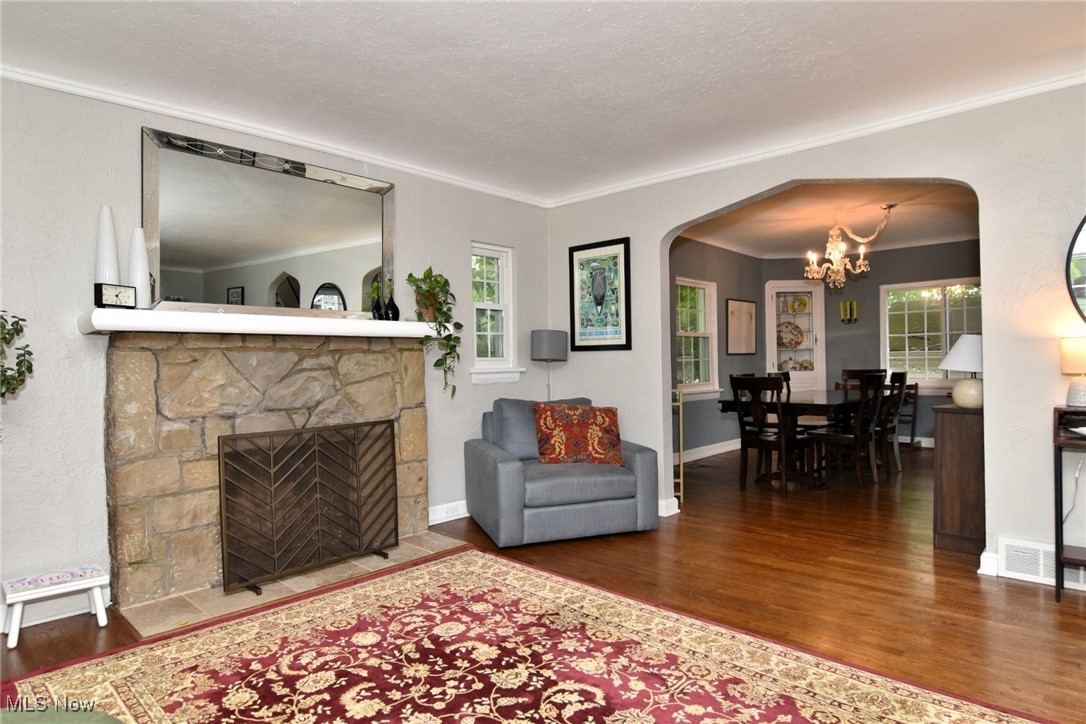 2369 Queenston Road Cleveland, OH 44118 - Photo 9 of 46 Gallery Image 9
