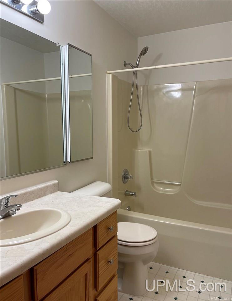 36 Tipperary Road Gladstone, MI 49837 - Photo 12 of 39 Gallery Image 12