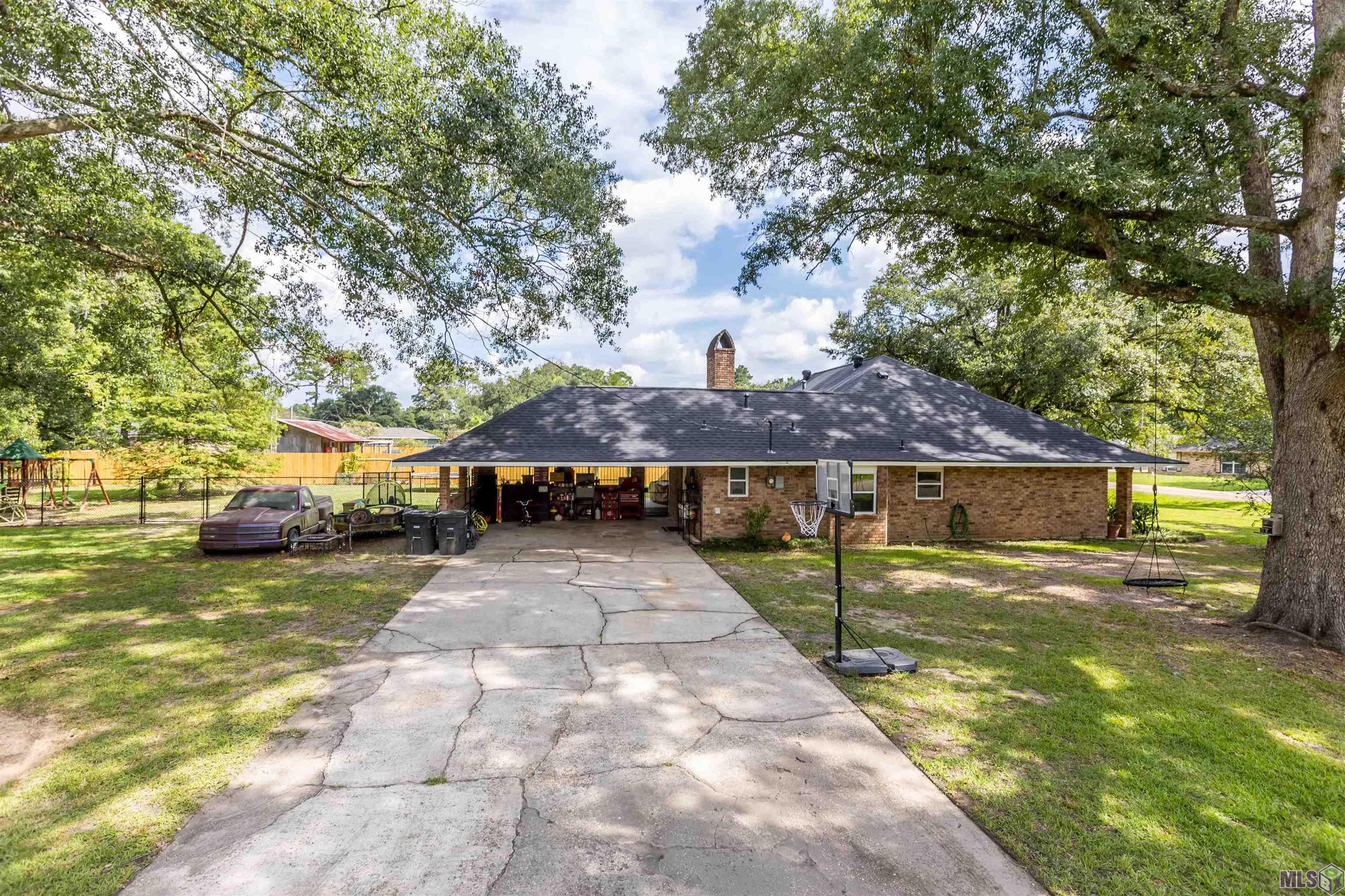 5737 Mapleton Drive Central, LA 70739 - Photo 3 of 32