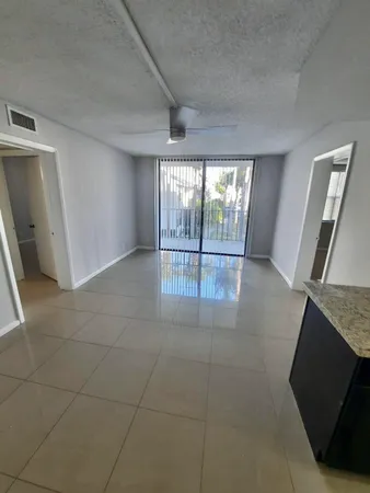 $1,850 | 706 Executive Center Drive, Unit 28, West Palm Beach, FL 33401