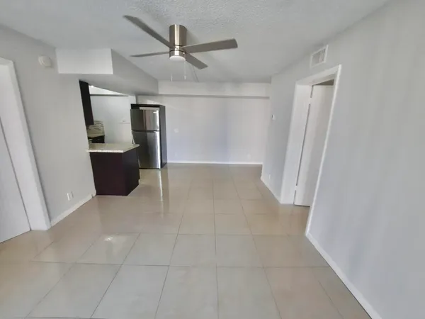 $1,850 | 706 Executive Center Drive, Unit 28, West Palm Beach, FL 33401