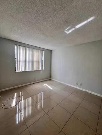 $1,850 | 706 Executive Center Drive, Unit 28, West Palm Beach, FL 33401