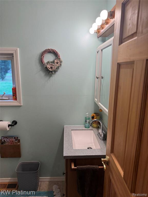 2669 Imlay City Road Lapeer, MI 48446 - Photo 14 of 28 Gallery Image 14