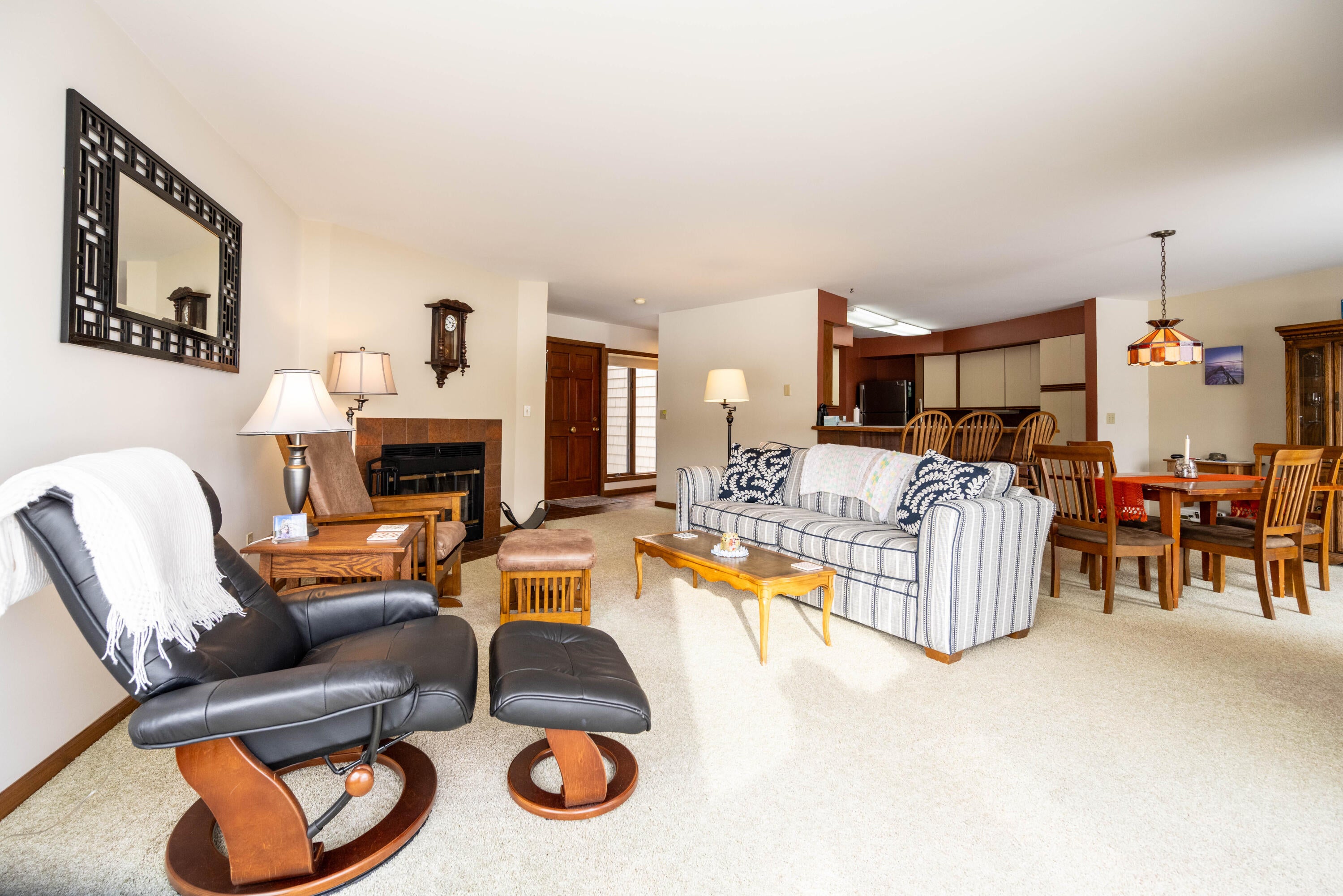 219 South Main Street Cheboygan, MI 49721 - Photo 8 of 28 Living Room