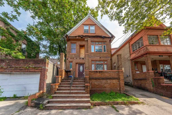$580,000 | 56 Wade Street, Jersey City, NJ 07305