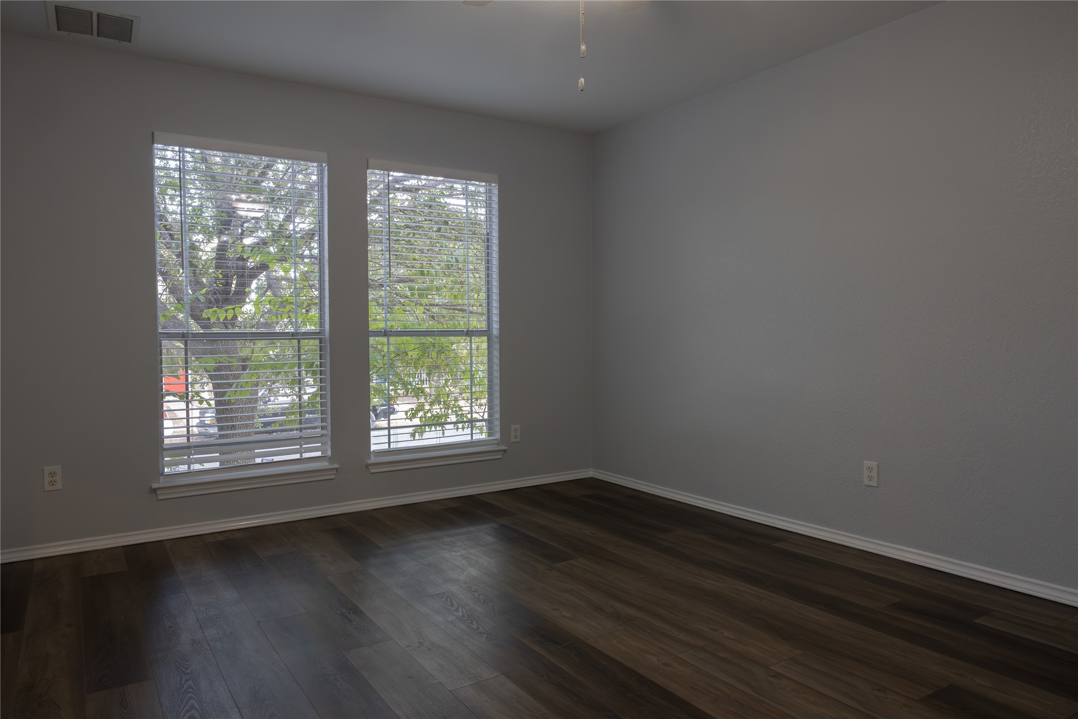 9212 Rowlands Sayle Road Austin, TX 78744 - Photo 33 of 35 Gallery Image 33