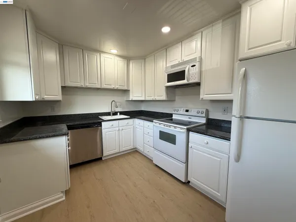 $2,095 | 1330 Mt Pisgah Road, Unit D, Walnut Creek, CA 94596