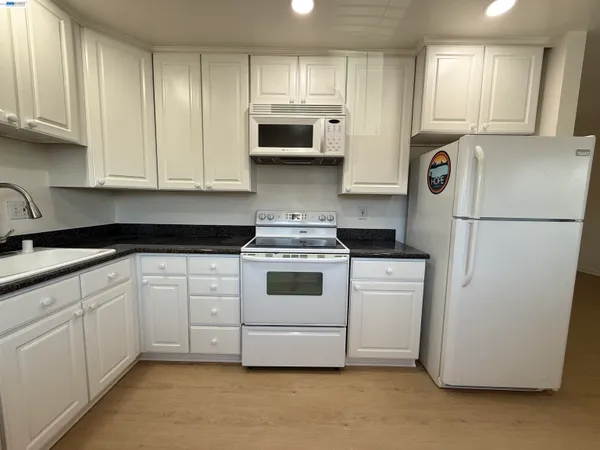 $2,095 | 1330 Mt Pisgah Road, Unit D, Walnut Creek, CA 94596