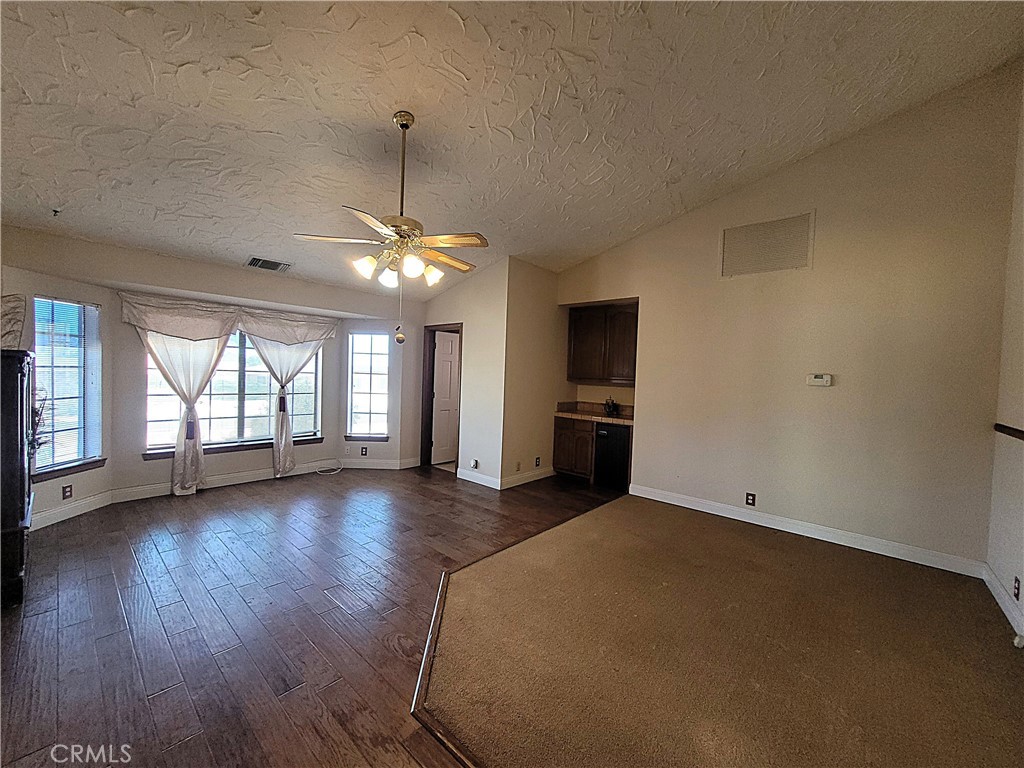 13889 Olathe Road Apple Valley, CA 92307 - Photo 6 of 39
