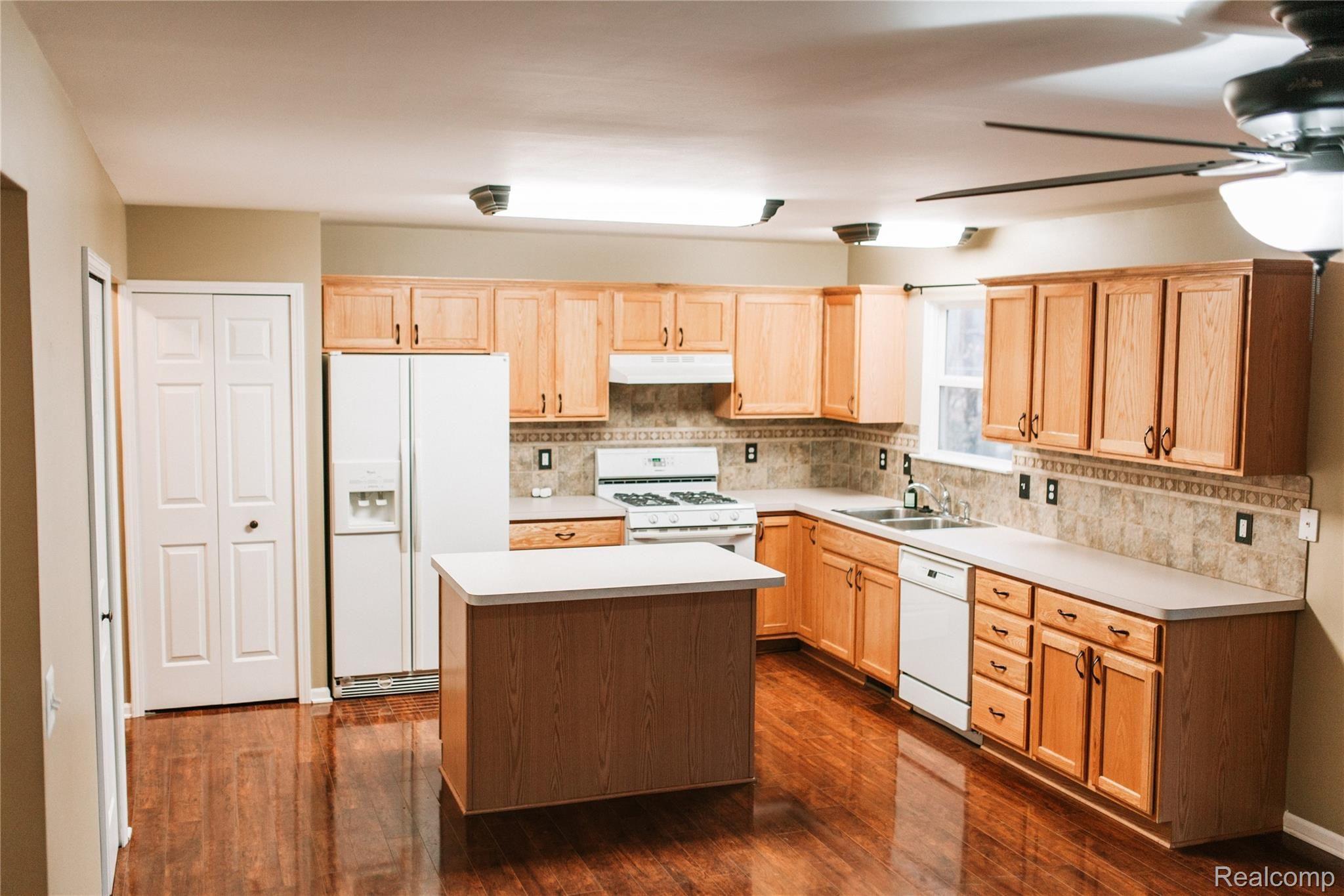 1604 Faussett Road Howell, MI 48855 - Photo 7 of 31 FAUSSETT_kitchen.jpg