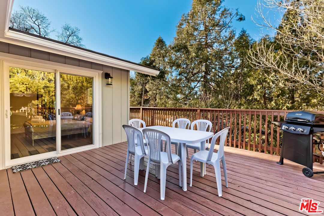 40902 Elliott Drive Oakhurst, CA 93644 - Photo 14 of 24 a view of a chairs and table in the balcony