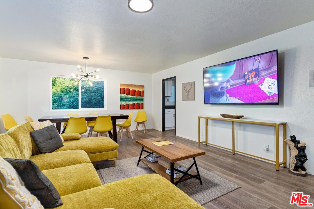 40902 Elliott Drive Oakhurst, CA 93644 - Photo 6 of 24 a workspace with furniture and a potted plant