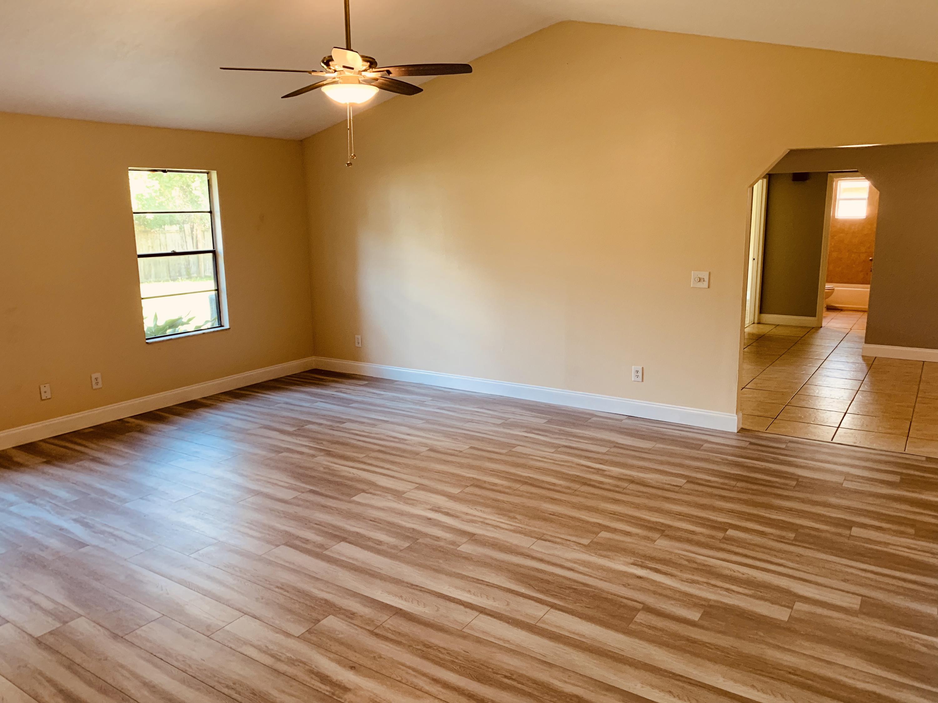 2624 Pine Tree Drive Edgewater, FL 32141 - Photo 4 of 17 livingroom