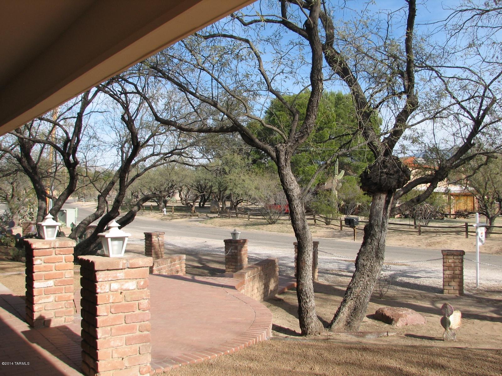 9035 East Bears Path Road Tucson, AZ 85749 - Photo 4 of 33