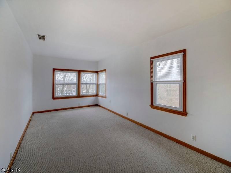 32 Cliffside Trail Denville, NJ 07834 - Photo 12 of 24 an empty room with windows