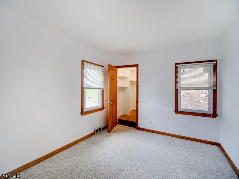 32 Cliffside Trail Denville, NJ 07834 - Photo 17 of 24 an empty room with windows