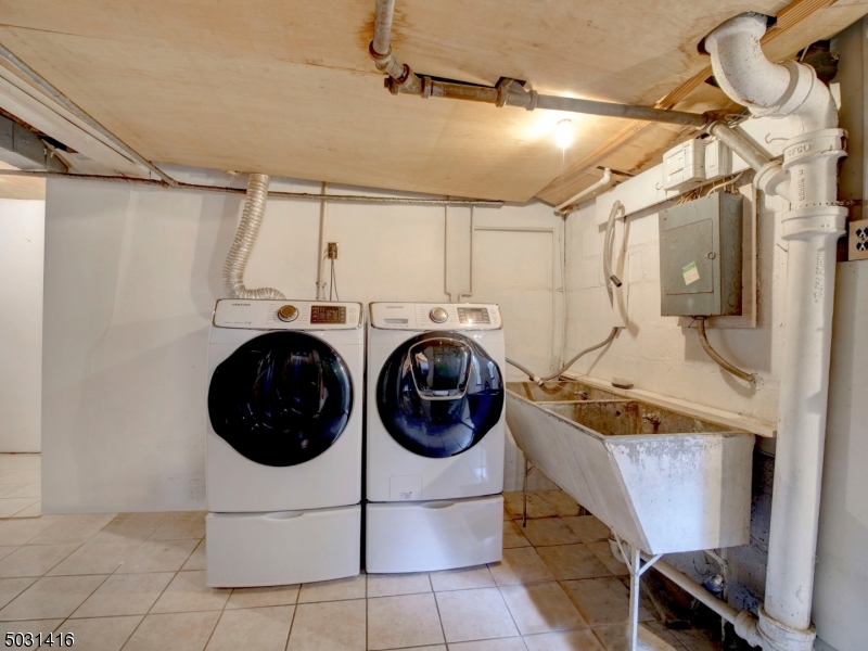 32 Cliffside Trail Denville, NJ 07834 - Photo 21 of 24 a utility room with dryer and washer