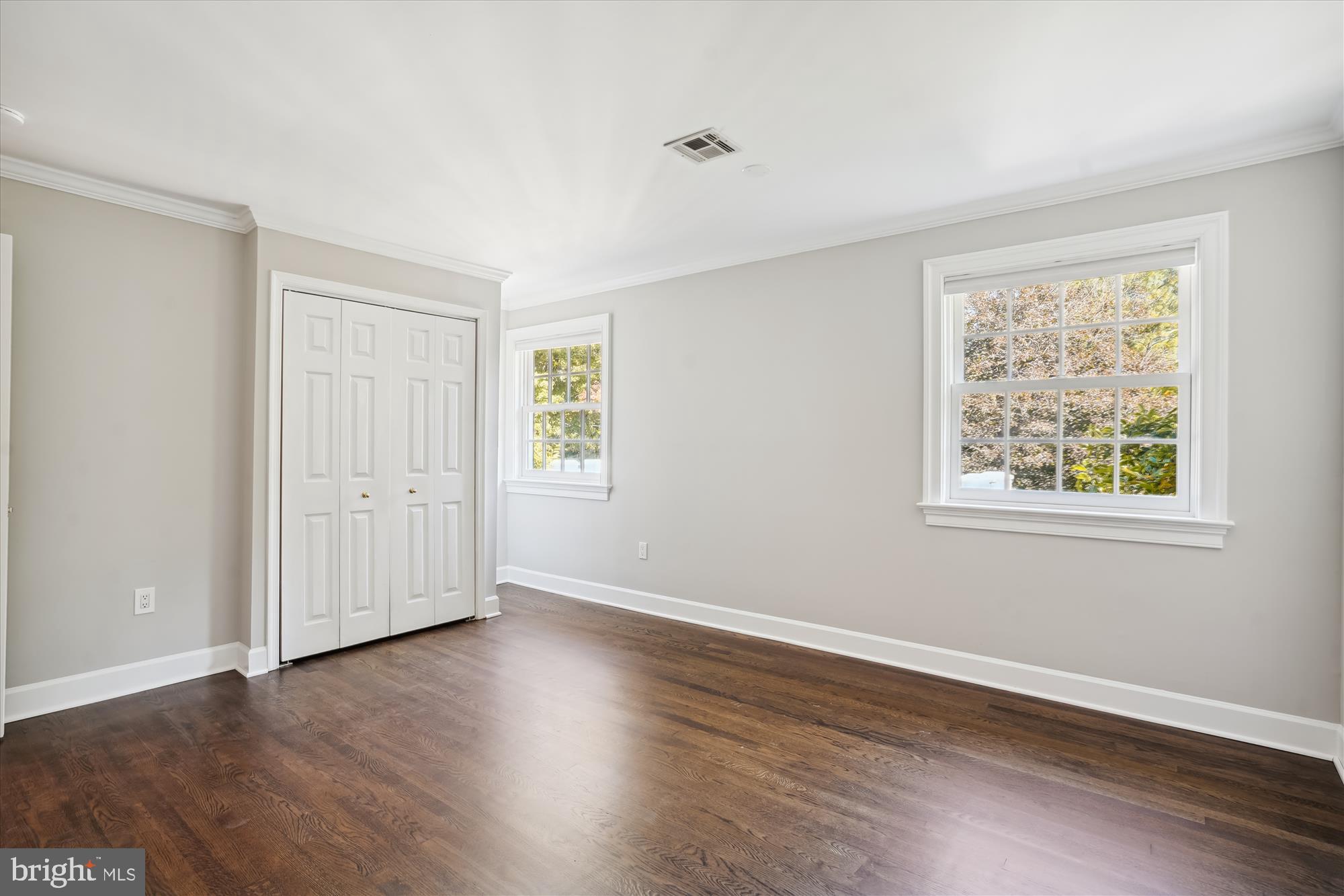 646 Seneca Road Great Falls, VA 22066 - Photo 23 of 52 Large bedrooms with hardwood floors.
