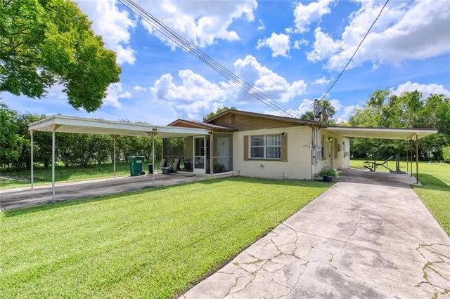 a view of a house with backyard porch and garden