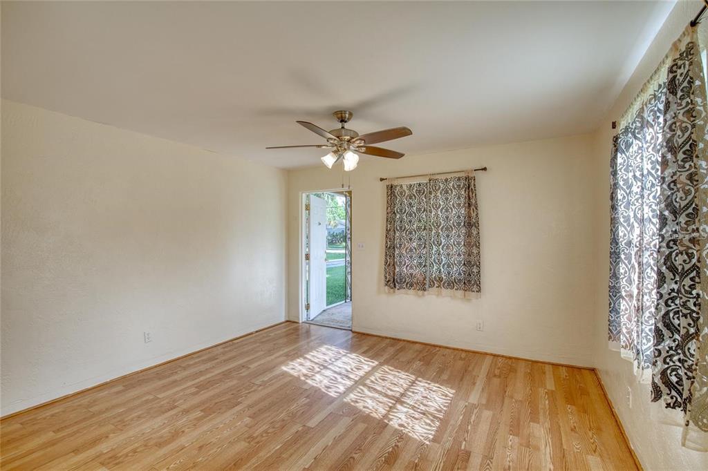 815 8th Street Daytona Beach, FL 32117 - Photo 24 of 50 a view of an empty room and window
