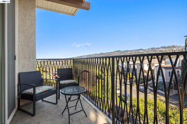 $788,000 | 5405 Carlton Street, Unit 303, Oakland, CA 94618