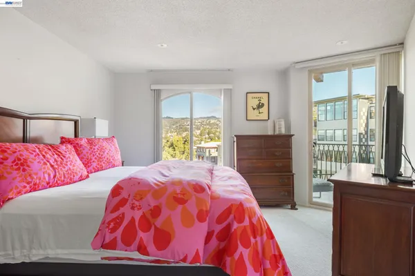 $788,000 | 5405 Carlton Street, Unit 303, Oakland, CA 94618