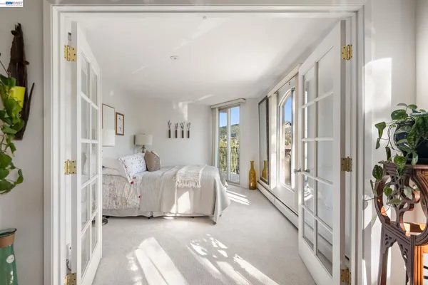 $788,000 | 5405 Carlton Street, Unit 303, Oakland, CA 94618