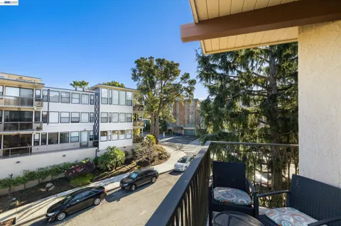 $799,000 | 5405 Carlton Street, Unit 303, Oakland, CA 94618