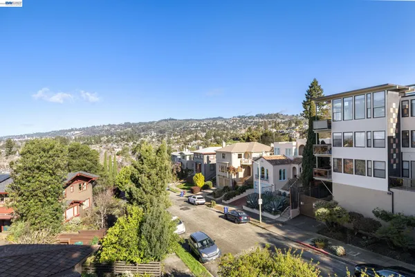$788,000 | 5405 Carlton Street, Unit 303, Oakland, CA 94618