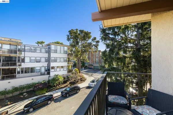 $788,000 | 5405 Carlton Street, Unit 303, Oakland, CA 94618