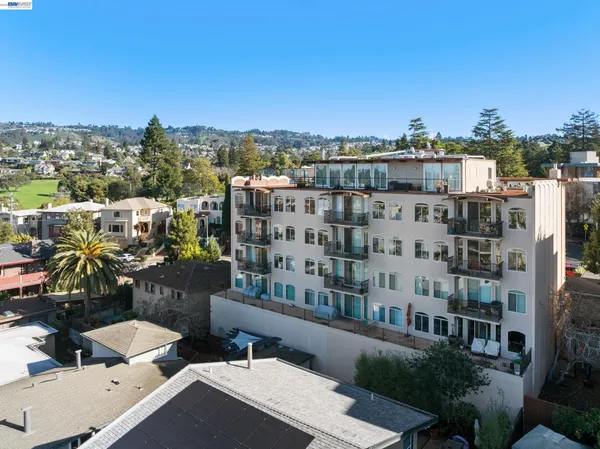 $788,000 | 5405 Carlton Street, Unit 303, Oakland, CA 94618