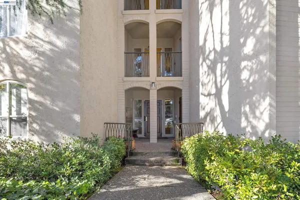 $788,000 | 5405 Carlton Street, Unit 303, Oakland, CA 94618