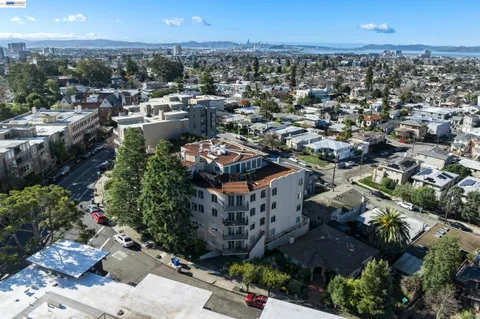 $799,000 | 5405 Carlton Street, Unit 303, Oakland, CA 94618