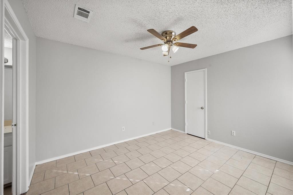 5821 Mansfield Road Arlington, TX 76017 - Photo 20 of 24 a view of an empty room