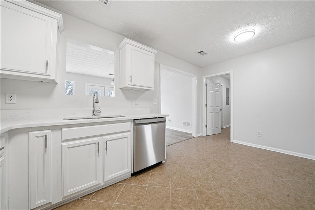 943 Colvin Drive Locust Grove, GA 30248 - Photo 6 of 20