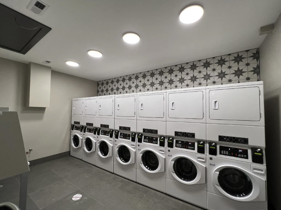 5600 North Sheridan Road, Unit 4A Chicago, IL 60660 - Photo 13 of 14 a utility room with dryer and washer