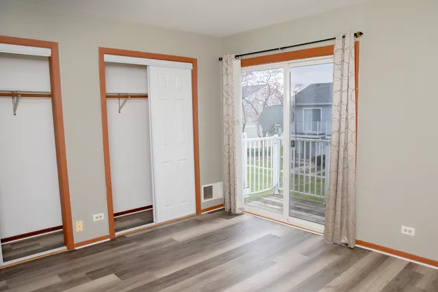 $180,000 | 363 Meadow Green Lane, Unit 363, Round Lake Beach, IL 60073