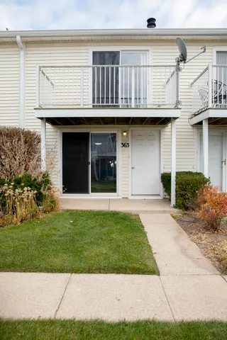 $180,000 | 363 Meadow Green Lane, Unit 363, Round Lake Beach, IL 60073