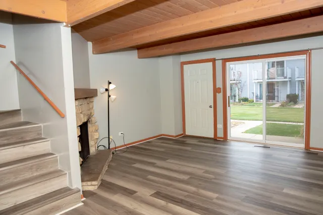 $180,000 | 363 Meadow Green Lane, Unit 363, Round Lake Beach, IL 60073