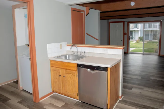 $180,000 | 363 Meadow Green Lane, Unit 363, Round Lake Beach, IL 60073