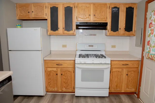 $180,000 | 363 Meadow Green Lane, Unit 363, Round Lake Beach, IL 60073