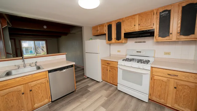 $180,000 | 363 Meadow Green Lane, Unit 363, Round Lake Beach, IL 60073